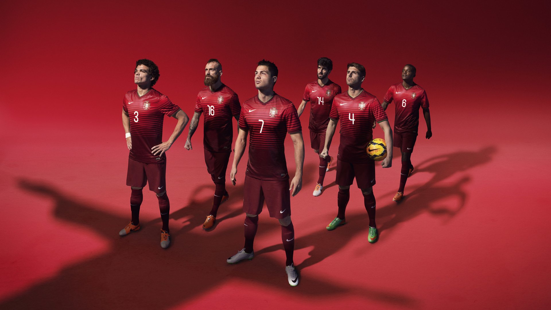 欧冠决赛巅峰对决,皇马3-1力克利物浦,本泽马梅开二度加冕金靴