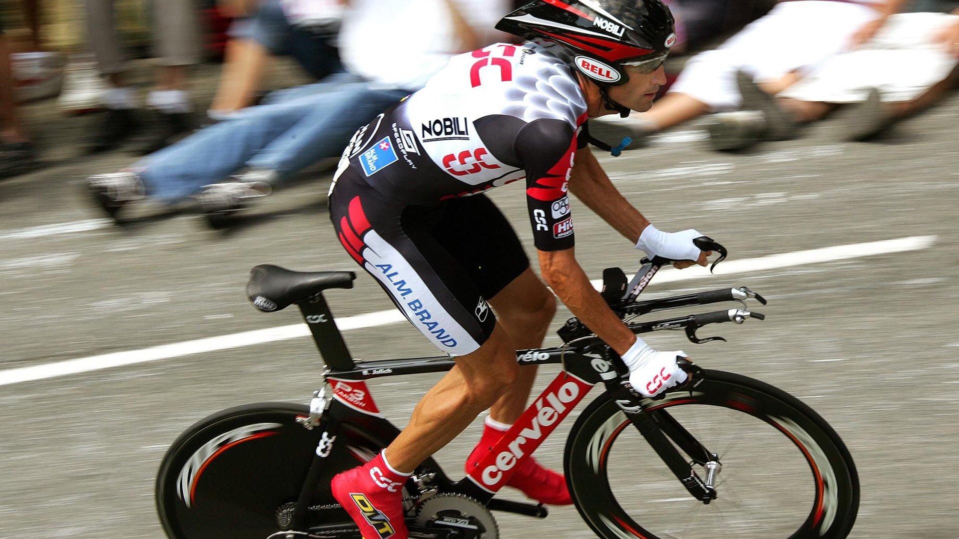 黑马逆袭！无名小将爆冷击败世界冠军，改写赛事历史