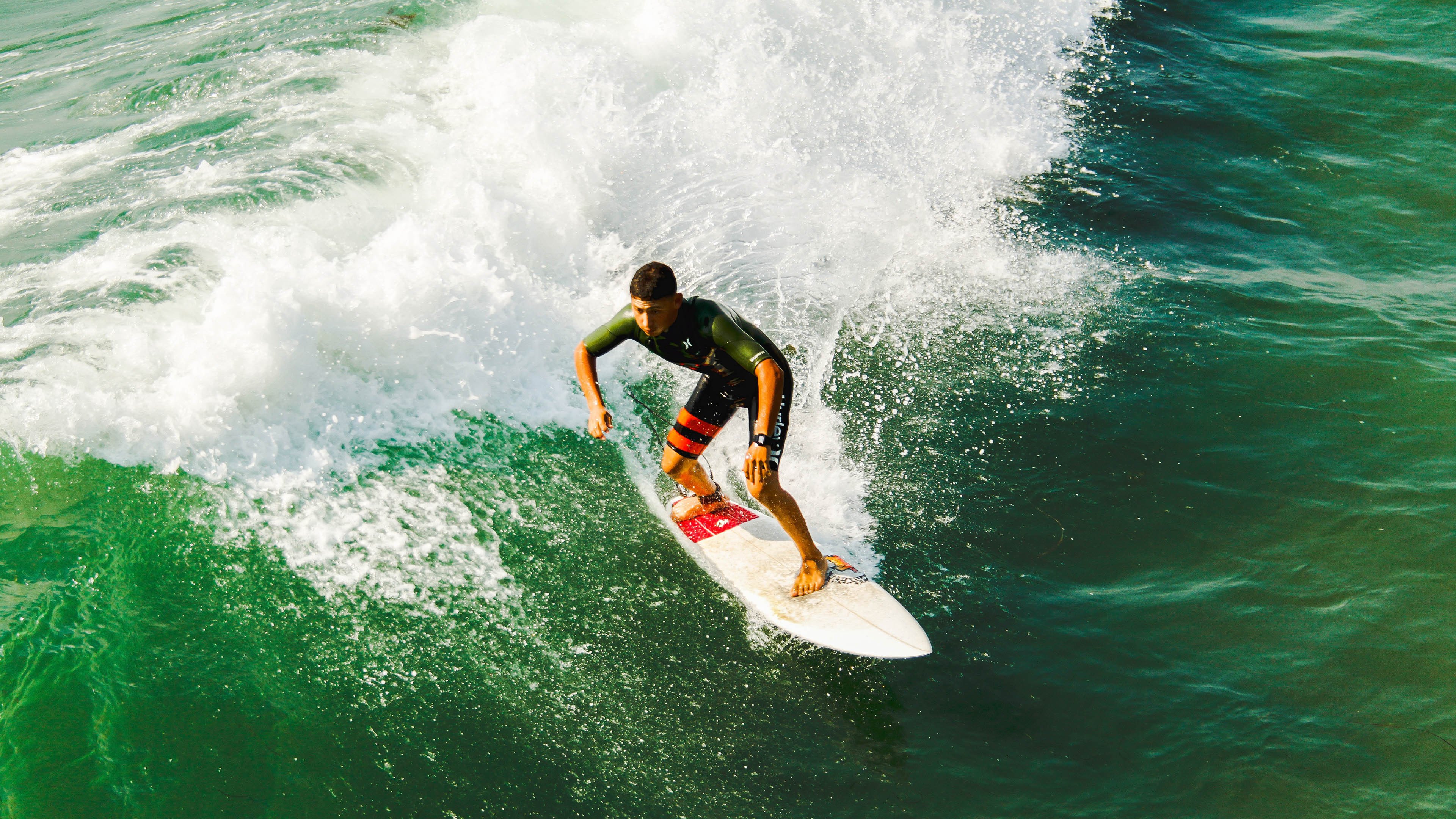 重磅转会!曼城官宣签下阿根廷新星阿尔瓦雷斯,转会费高达8000万欧元
